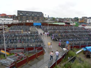 In Olanda, anche le piccole stazioni hanno grandi parcheggi per le bici!