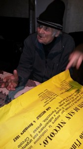 Don Giampietro Gamucci intento a raccontare la sua storia