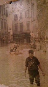 Particolare di una foto dell'alluvione del 1966 a Firenze, nel quartiere di San Niccolò in Oltrarno